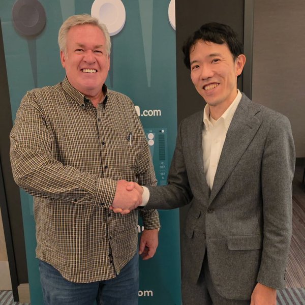 Bob Black shaking hands at the 2026 Las Vegas Open Backgammon Tournament